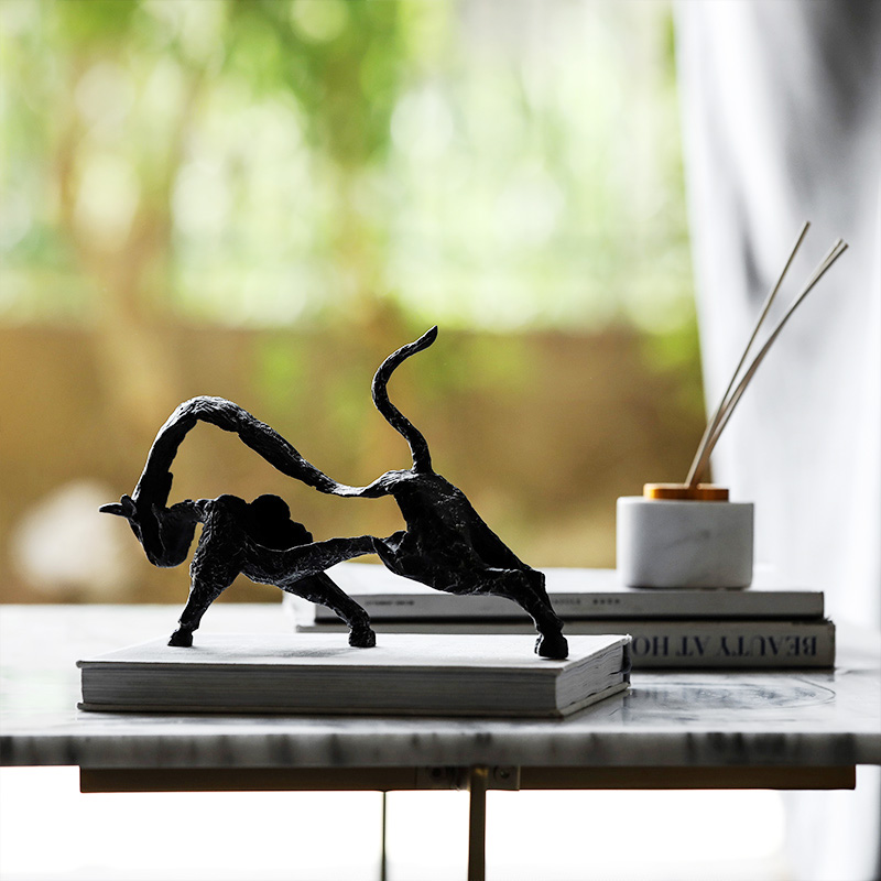 Moderne Statuette di Toro in M - Home Office Layout recensione e prezzo