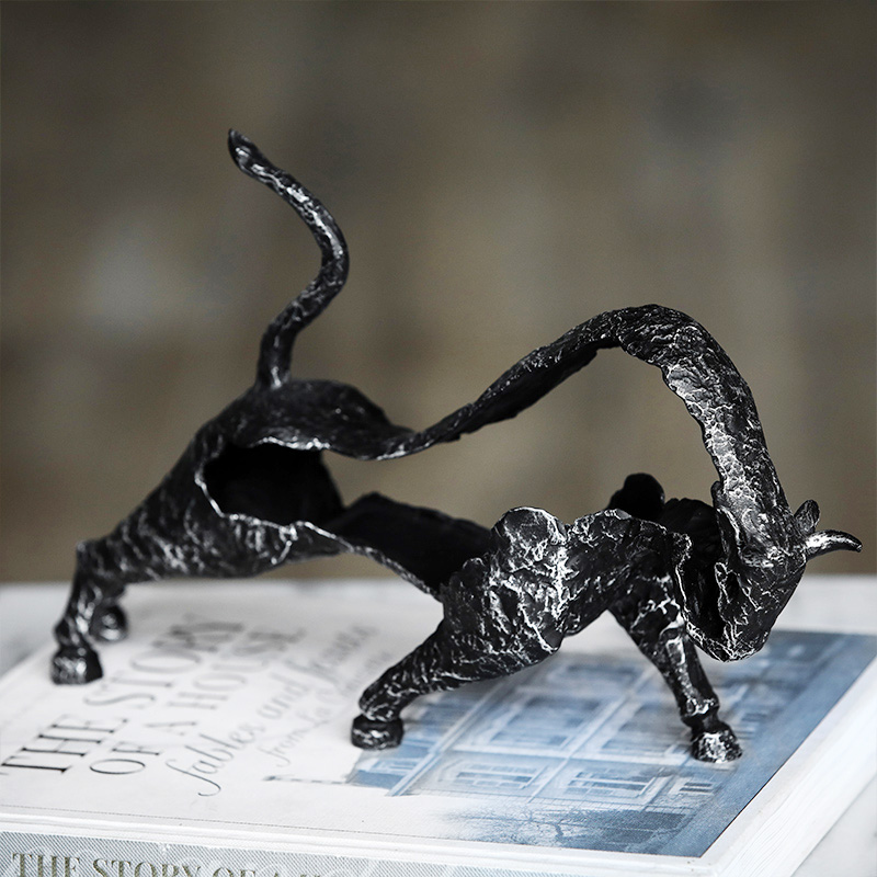 Moderne Statuette di Toro in M - Home Office Layout recensione e prezzo