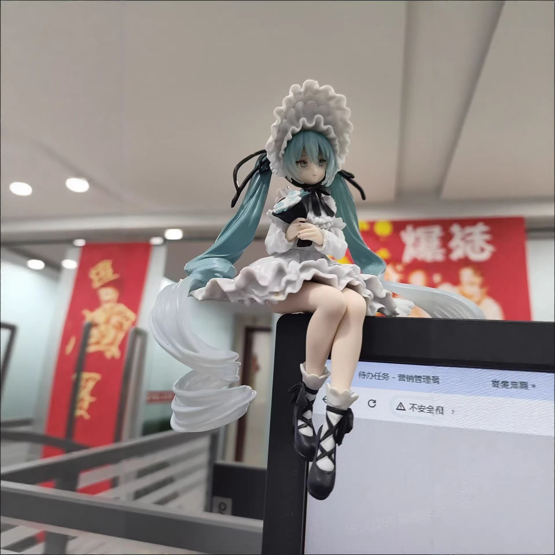 Statuetta Anime Miku da 12cm,  - Home Office Romance Manga recensione e prezzo